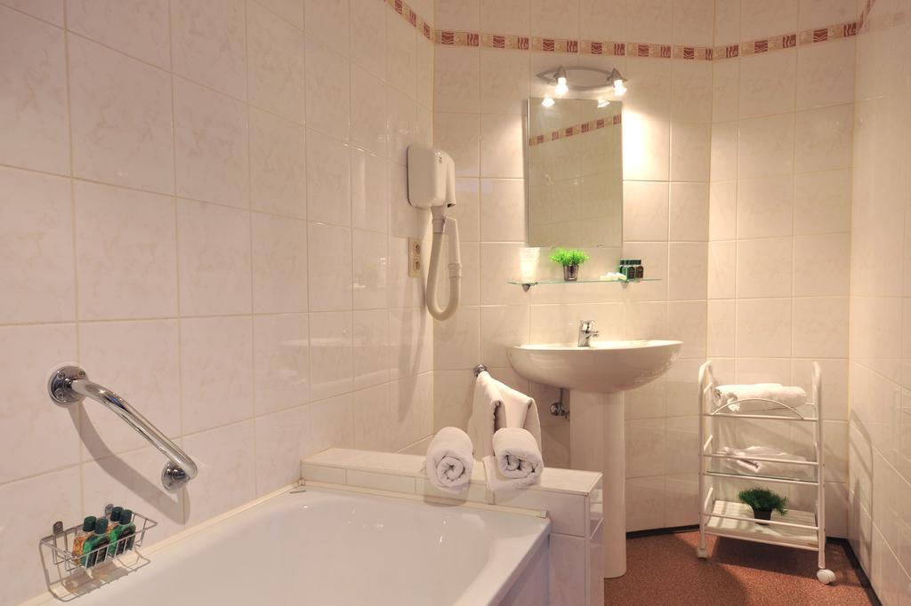 Hotel Du Perron Theux Room photo