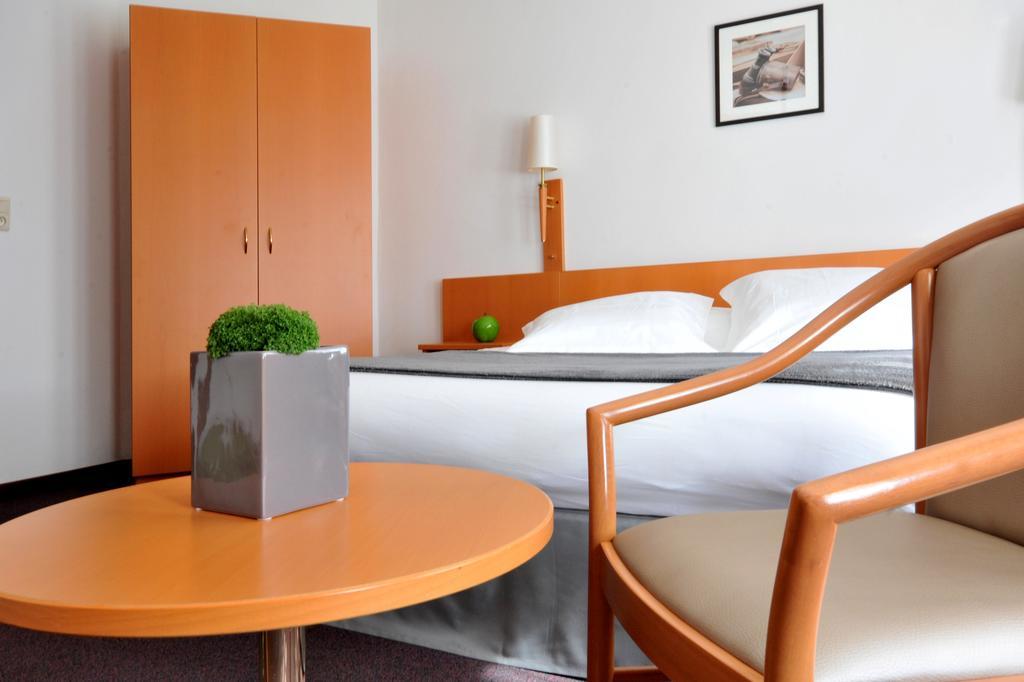 Hotel Du Perron Theux Room photo