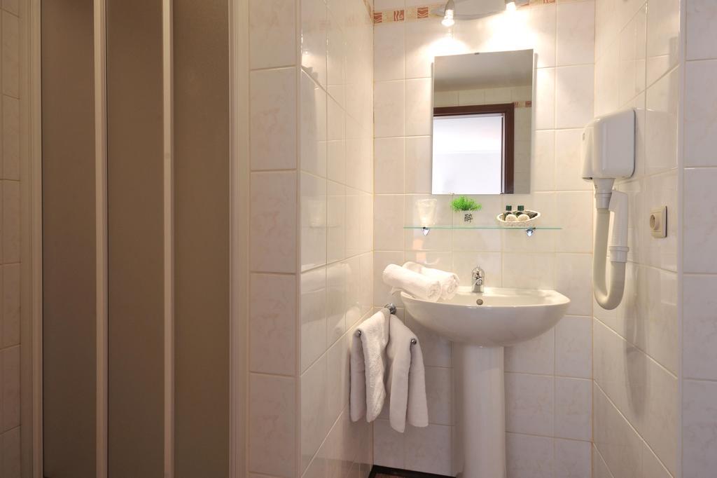 Hotel Du Perron Theux Room photo